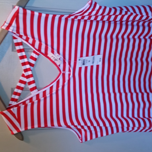 Dresses - Picture 1 of 8